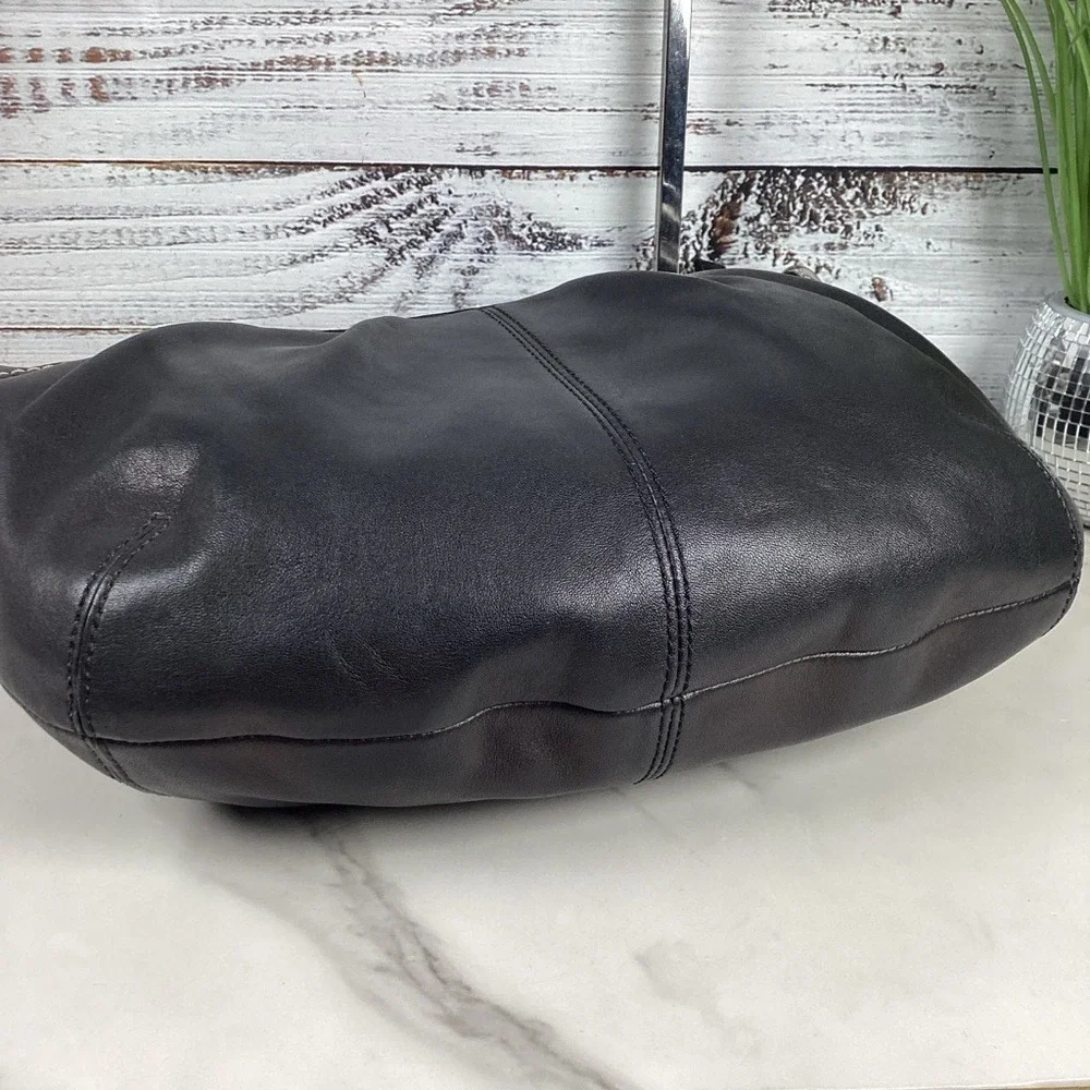 Coach Y2K‎ #13730 Vintage Soho Black Leather Shoulder Bag with Silver Purse